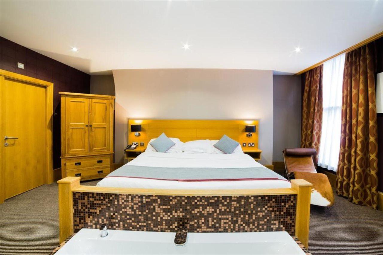 Oyo Imperial Hotel Barrow-in-Furness Екстериор снимка