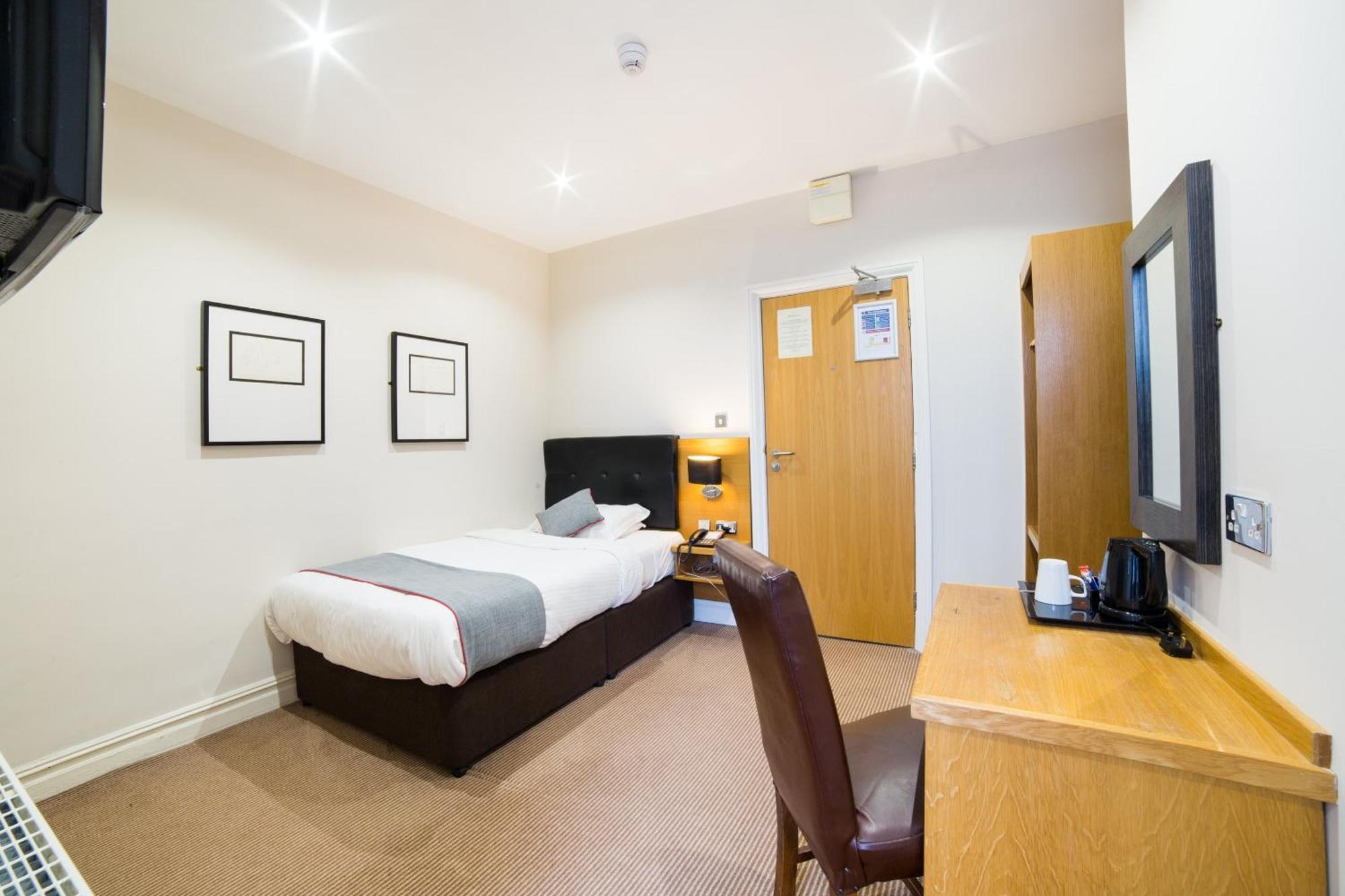 Oyo Imperial Hotel Barrow-in-Furness Екстериор снимка